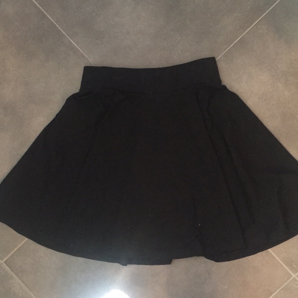 Black skater skirt